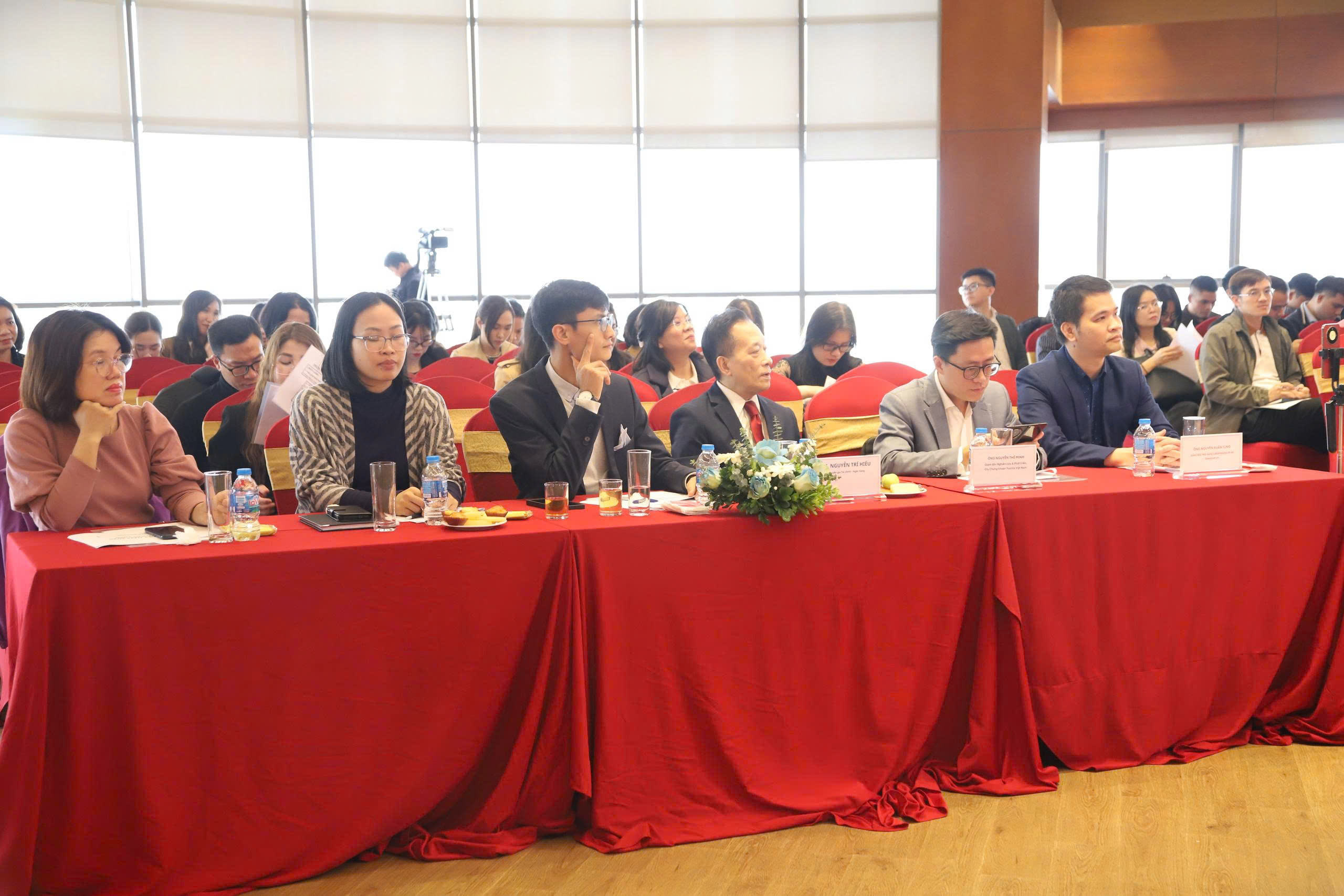 live--hoi-thao--la-ban-dau-tu-2026--tam-diem-dong-tien_696f31aa17e70.jpg