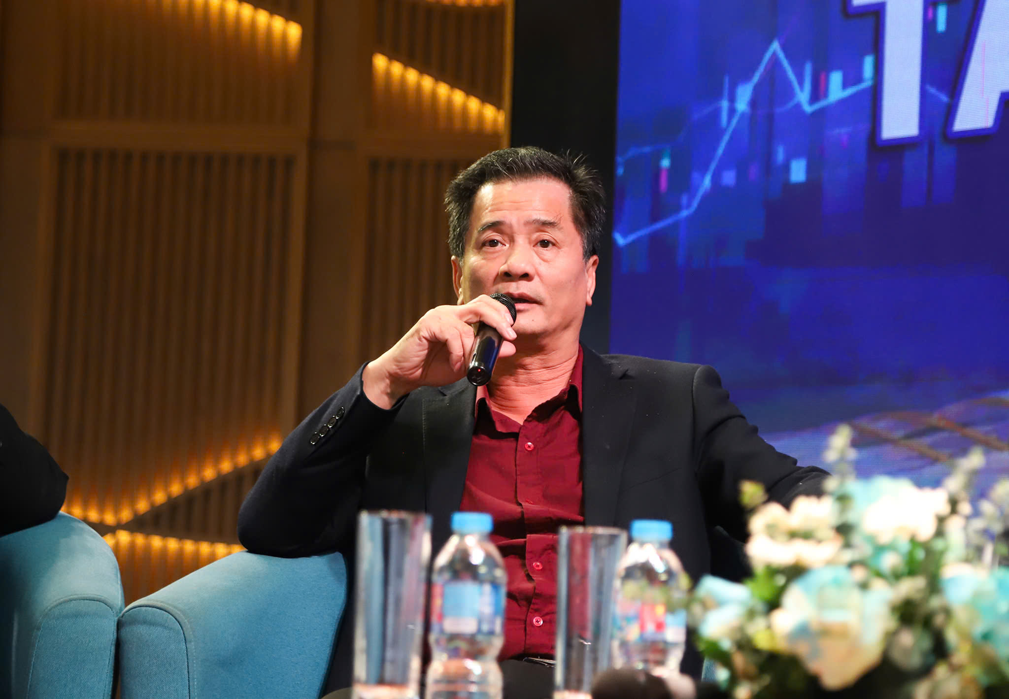 live--hoi-thao--la-ban-dau-tu-2026--tam-diem-dong-tien_696f42dc40f14.jpg