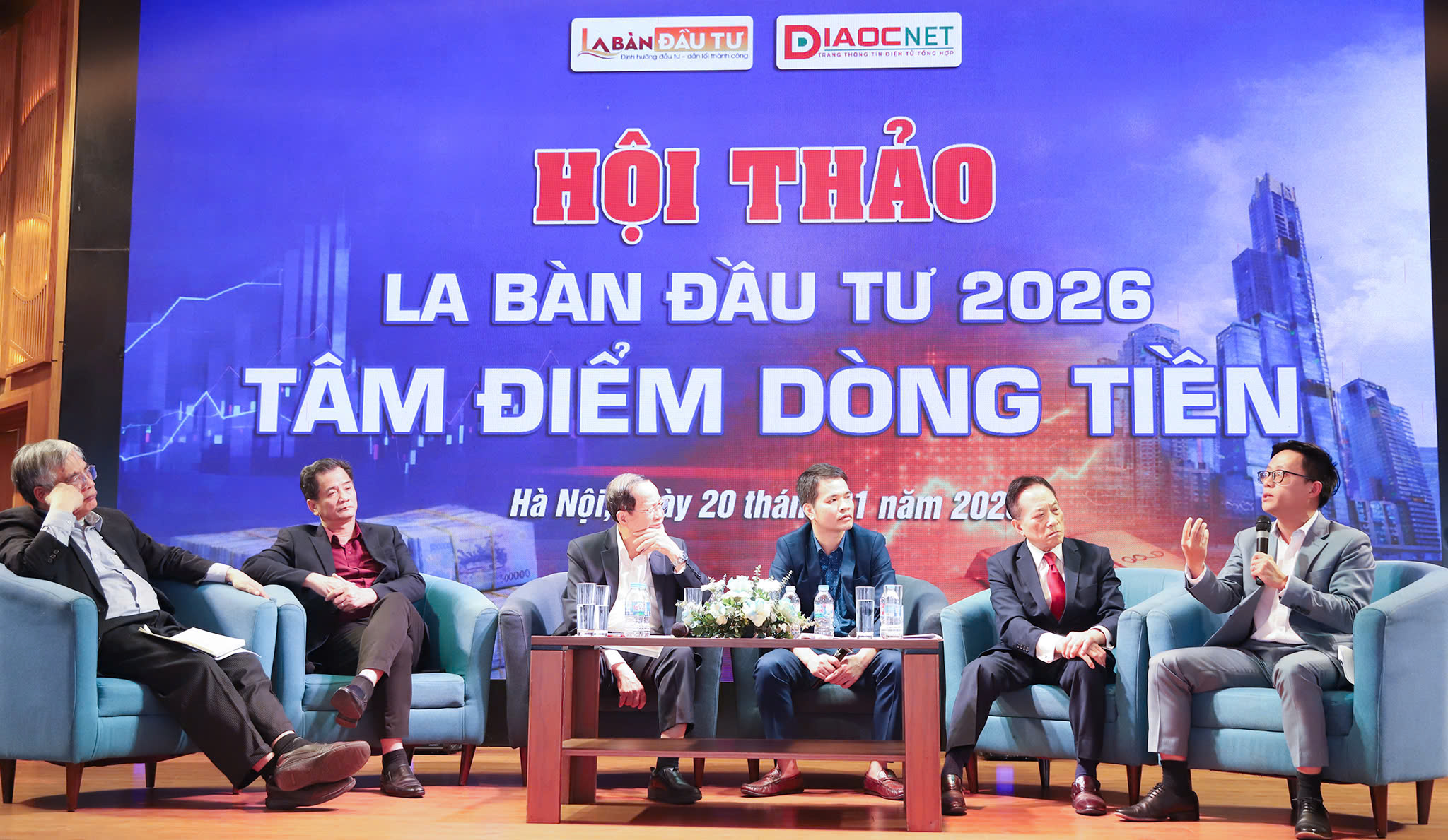 live--hoi-thao--la-ban-dau-tu-2026--tam-diem-dong-tien_696f4e5b40598.jpg
