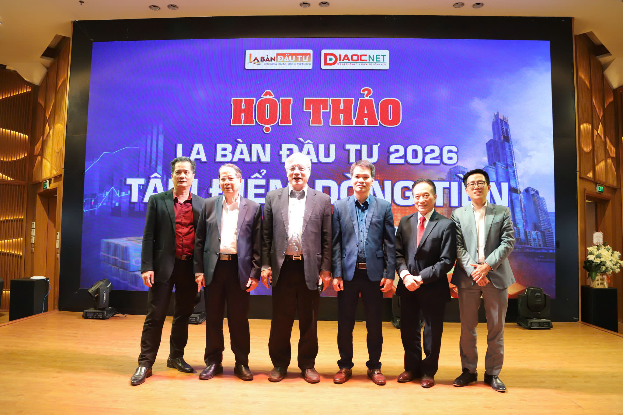 live--hoi-thao--la-ban-dau-tu-2026--tam-diem-dong-tien_696f5df4740e4.jpg