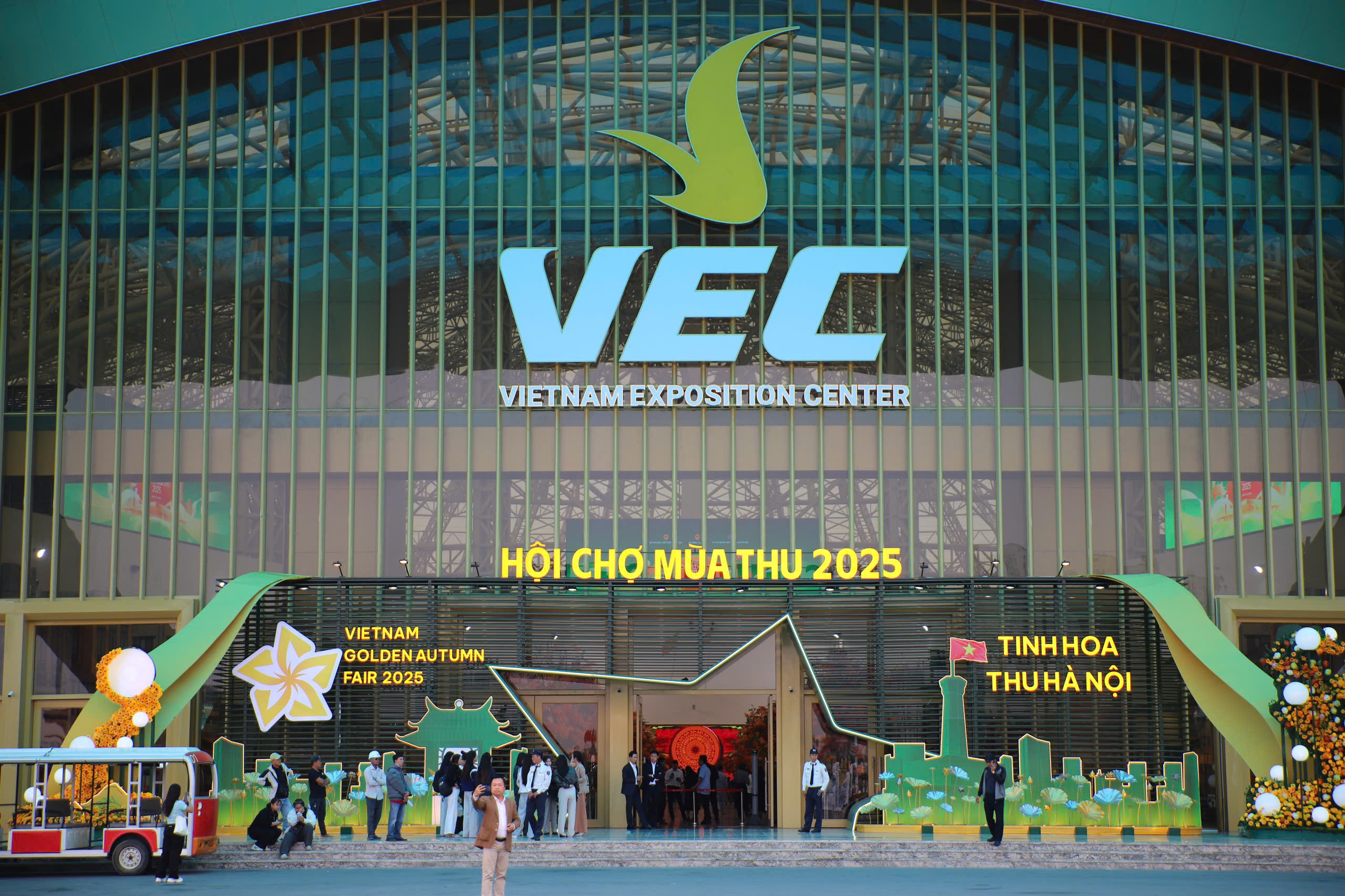 dem-nguoc-den-ngay-hoi-cho-mua-xuan-lan-thu-nhat-nam-2026-chinh-thuc-khai-man_697ece7d00aa6.jpg