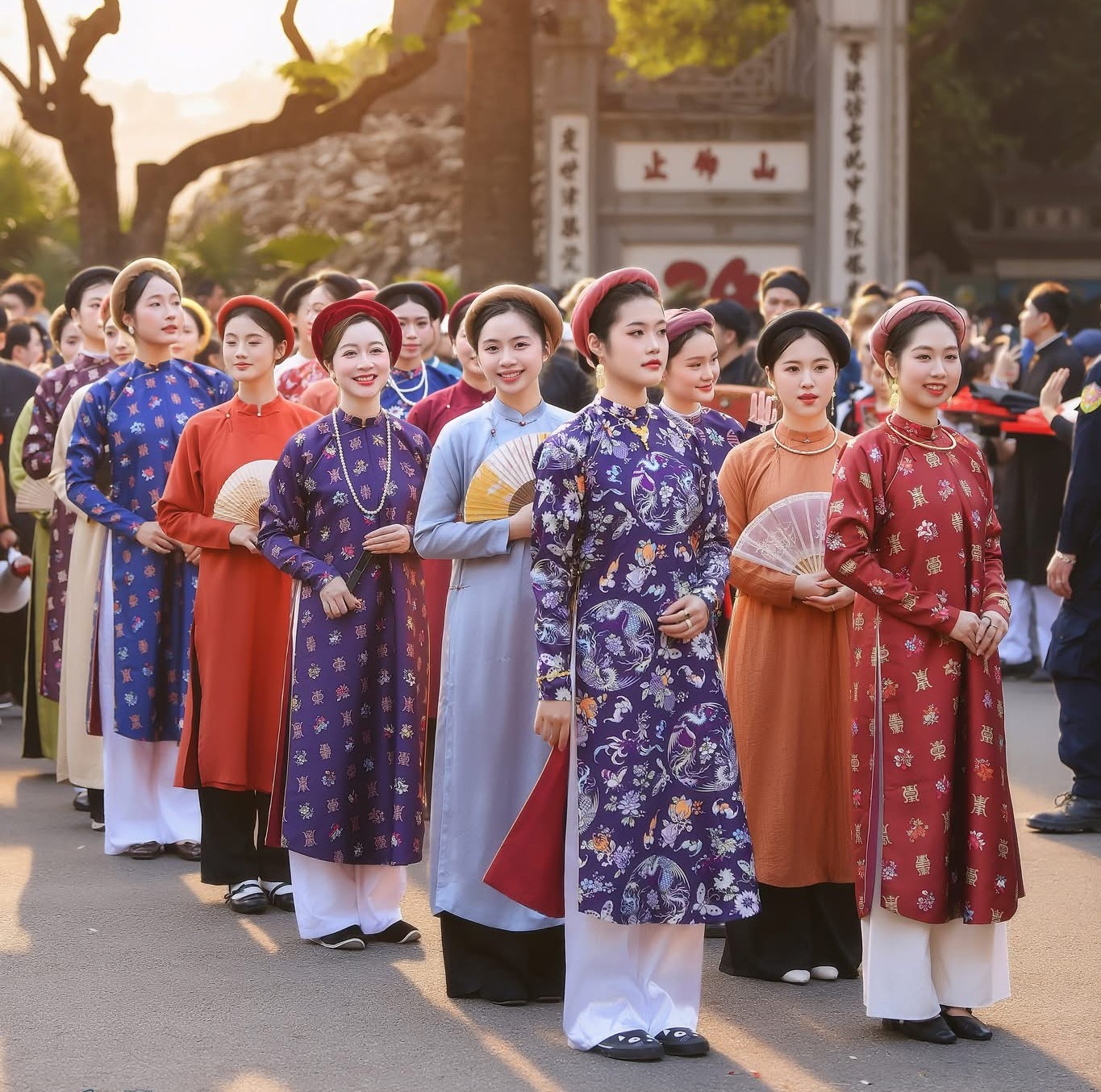 cuoi-tuan-tray-hoi-bach-hoa-bo-hanh--tham-vi-dac-san-tet-va-mua-sam-tha-ga-o-hoi-cho-mua-xuan_6985d01838403.jpg