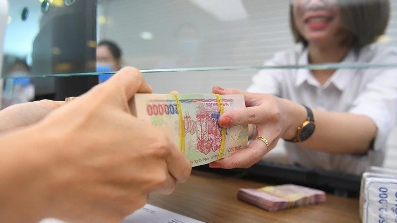 Lãi suất bật nóc! Gửi 6–12 tháng ăn 7%: Người gửi vui, người vay thêm lo