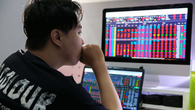 Quỹ ngoại chốt xả mạnh VIC, HVN vào tuần tới: Đứng ngoài hay vào tiền?