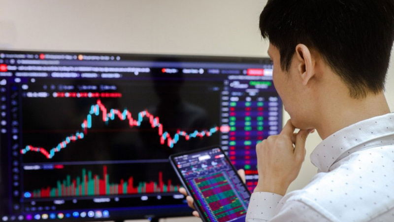 Chứng khoán ngày 17/12: Liệu có trở lại mốc 1.700?