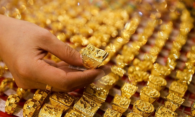 Giá vàng 23/12: Vàng thế giới lập đỉnh, trong nước cao chưa từng thấy
