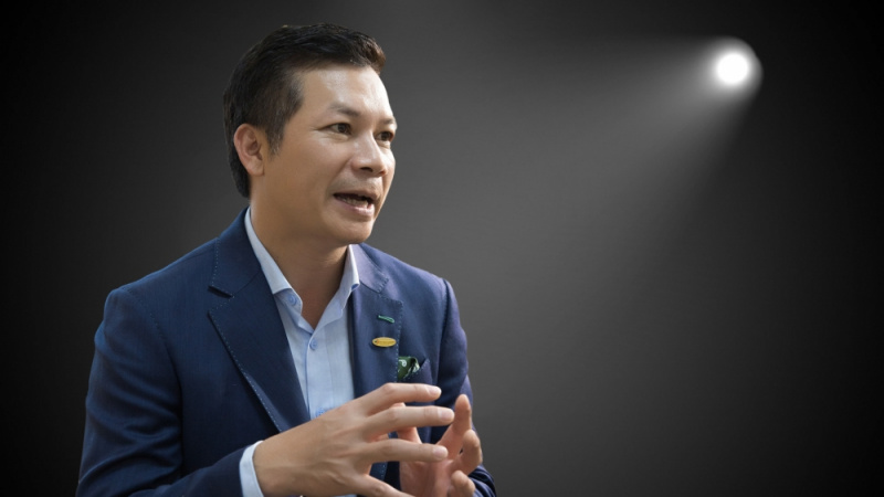 Cổ phiếu CRE bật tăng mạnh sau khi Shark Hưng và Cen Land lên mạng … “thanh minh”