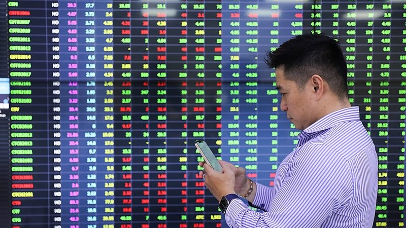 Chứng khoán 24/12: VHM của tỷ phú Phạm Nhật Vượng đỡ nhịp thị trường