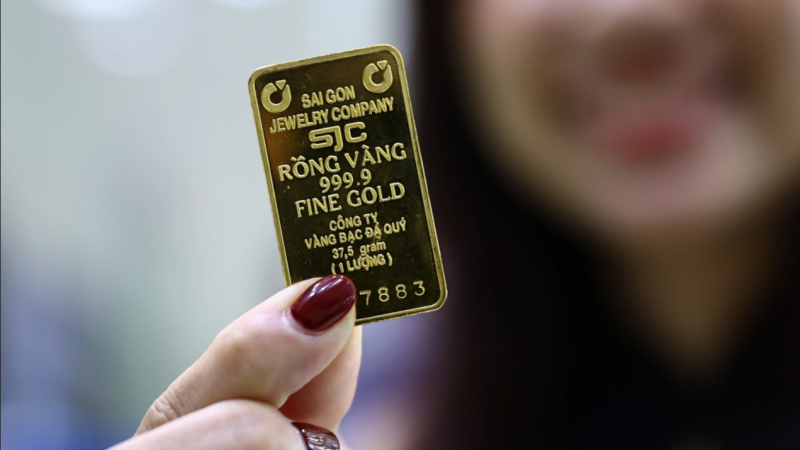 Ngày 25/12: Vừa mở cửa giá vàng đã "bốc hơi" 1 triệu đồng/lượng