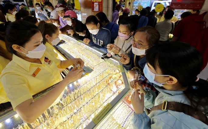 CỰC NÓNG: Từ 9/2/2026 mua bán vàng, ngoại tệ tại cửa hàng không phép sẽ bị phạt từ 20 -100 triệu đồng