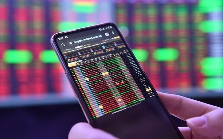 VN-Index lên gần 1.870 điểm: Trụ lùi bước, midcap lên tiếng