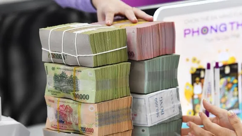 Gửi tiết kiệm 9% hay “bắt đáy” chứng khoán: Tiền lúc này nên nằm ở đâu?