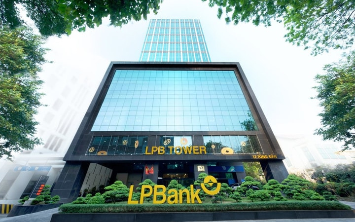 Ông Nguyễn Đức Thụy và con trai “gom hàng” mạnh tay cổ phần Chứng khoán LPBank sau khi rút khỏi ngân hàng