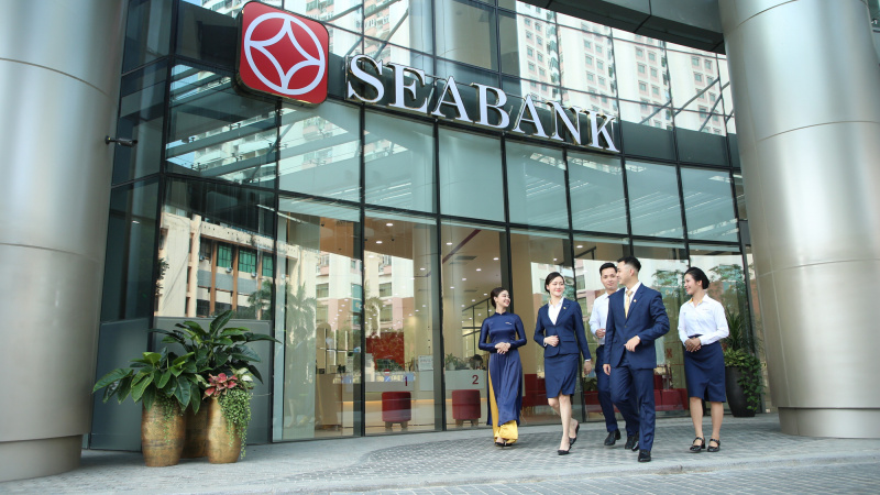 Dàn sếp SeABank lại rục rịch bán cổ phiếu SSB: Một Phó tổng giám đốc đã “xả” 245.000 cổ