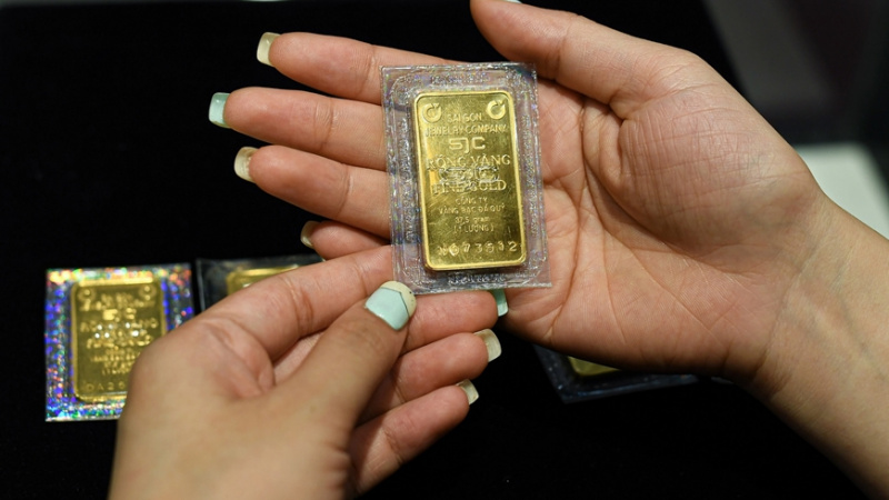 Giá vàng 7/3: Bật tăng mạnh lên ngưỡng 185 triệu đồng mỗi lượng