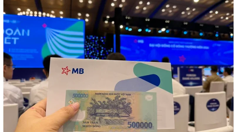 MB “cắt” 500k đi họp cổ đông: Năm nay ai đi vì đam mê, ai đi vì... phong bì sẽ rõ?