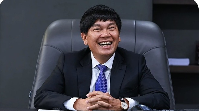 Được báo cáo có 300.000 cổ đông, tỷ phú Trần Đình Long thốt một câu nghe xong ai cầm HPG cũng phải bật cười: “Tôi choáng luôn!”