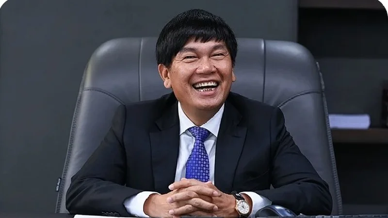 Được báo cáo có 300.000 cổ đông, tỷ phú Trần Đình Long thốt một câu nghe xong ai cầm HPG cũng phải bật cười: “Tôi choáng luôn!”