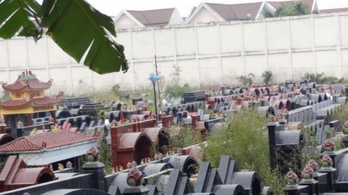 Biệt thự tỷ USD cạnh nghĩa trang và nỗi lăn tăn khó định giá