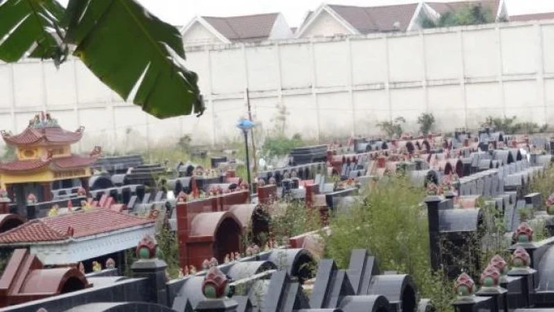 Biệt thự tỷ USD cạnh nghĩa trang và nỗi lăn tăn khó định giá