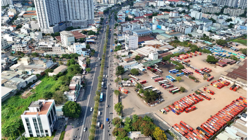 Hơn 5,6ha "đất vàng" của Vinafood 2 trên đường Kinh Dương Vương vừa bị TP.HCM thu hồi: Từ dự án bất động sản khủng đến bãi xe, nhà xưởng cho thuê