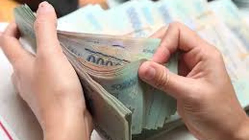 LÃI SUẤT NGÂN HÀNG BẤT NGỜ GIẢM: NGƯỜI MUA NHÀ CÓ NÊN XUỐNG TIỀN?